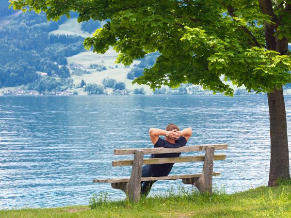 Jak zaplanować wypoczynek nad jeziorem i wykorzystać jego atrakcje wakacyjne?