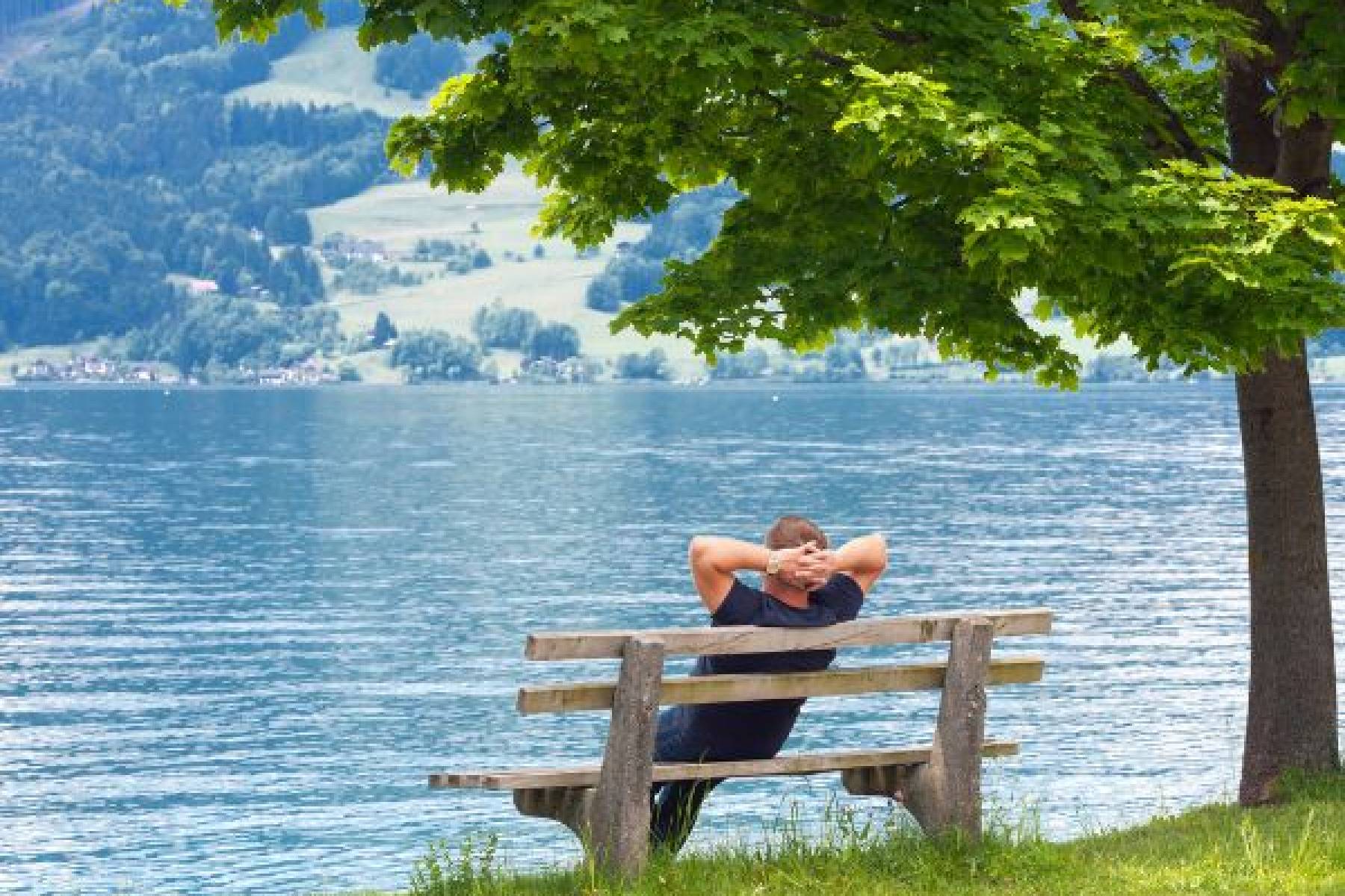 Jak zaplanować wypoczynek nad jeziorem i wykorzystać jego atrakcje wakacyjne?