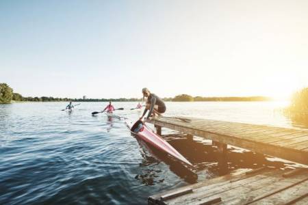 Wzmacniaj ciało, odkrywając aktywności sportowe nad jeziorem